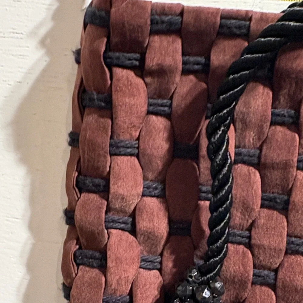 Elegant Woven Crossbody Bag in Deep Brown - Picture 6 of 9